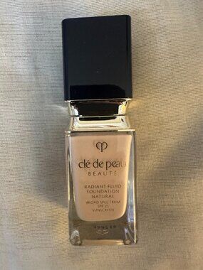 Cle de Peau Beaute Radiant Fluid Foundation in B10 Light Beige